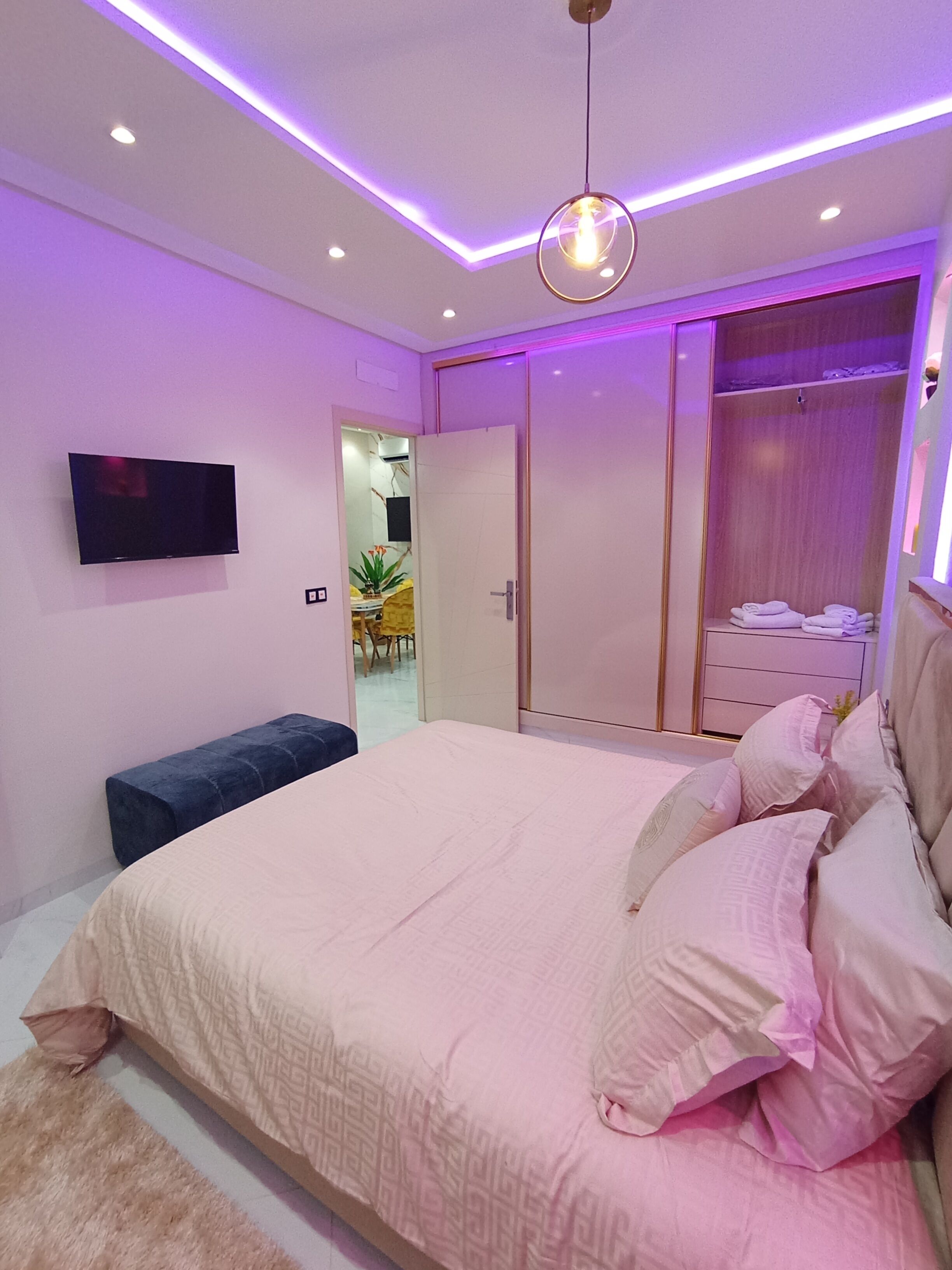 Luksushuoneisto, 2 makuuhuonetta, ilmastointi, meren rannalla | 2 makuuhuonetta, ylelliset vuodevaatteet, pillowtop-patjalliset sängyt