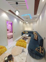 Luxury Condo, 2 Bedrooms, Air conditioning, Sea Facing | Living area