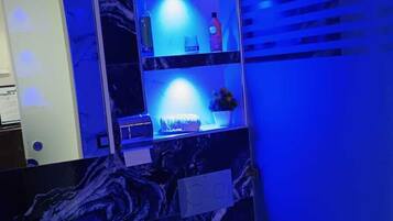 Luxury Condo, 2 Bedrooms, Air conditioning, Sea Facing | Bathroom | Hair dryer, bathrobes, slippers, towels