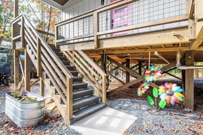 Property grounds - Charming Treehouse Escape Among Nature's Blooms (Pittsboro)