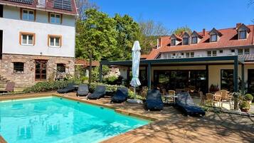 Außenpool (je nach Saison geöffnet)