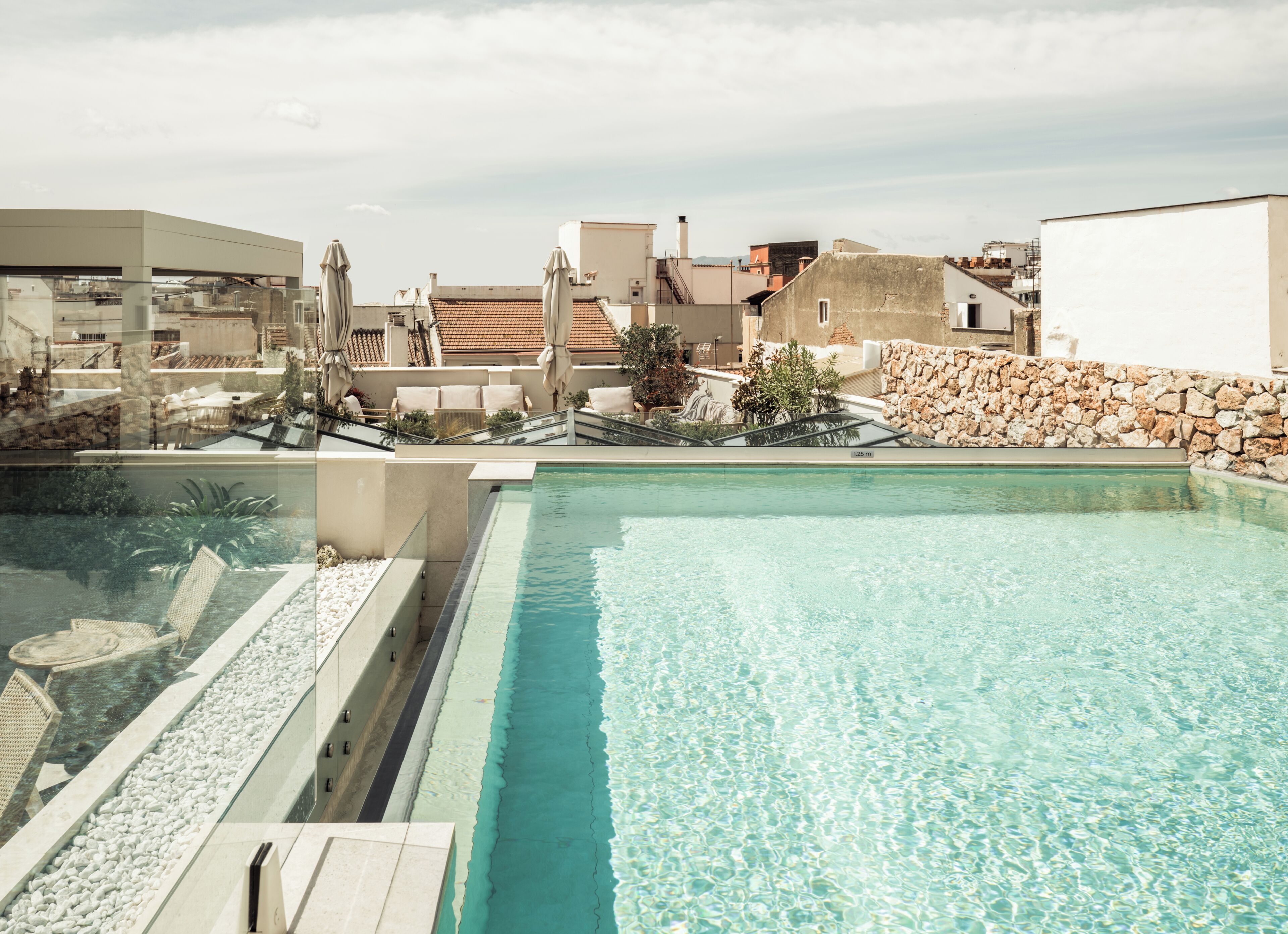 Outdoor pool, pool loungers