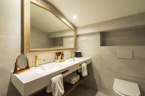 Superior Double Room | Bathroom