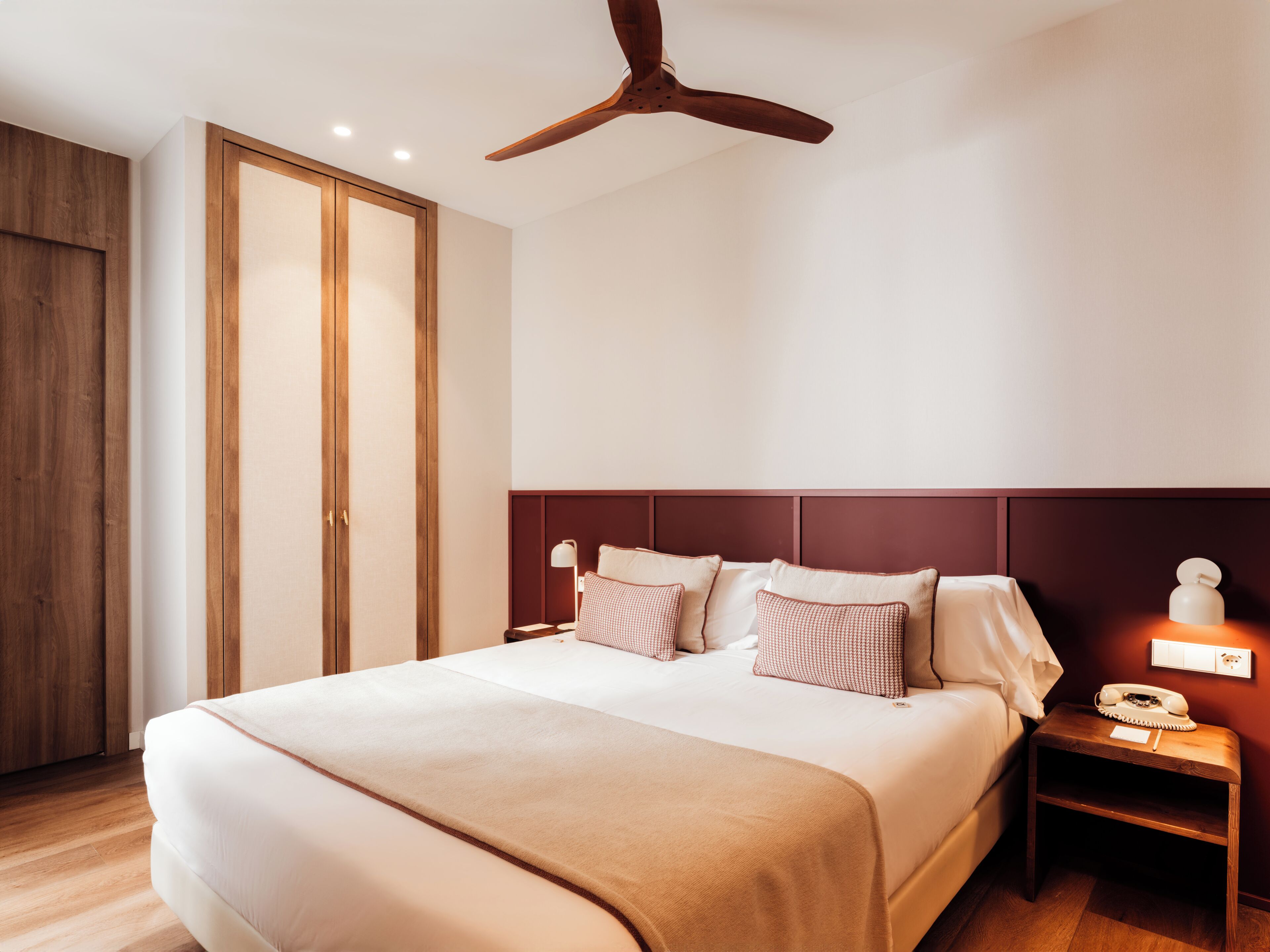 Egyptian cotton sheets, premium bedding, down duvets, minibar