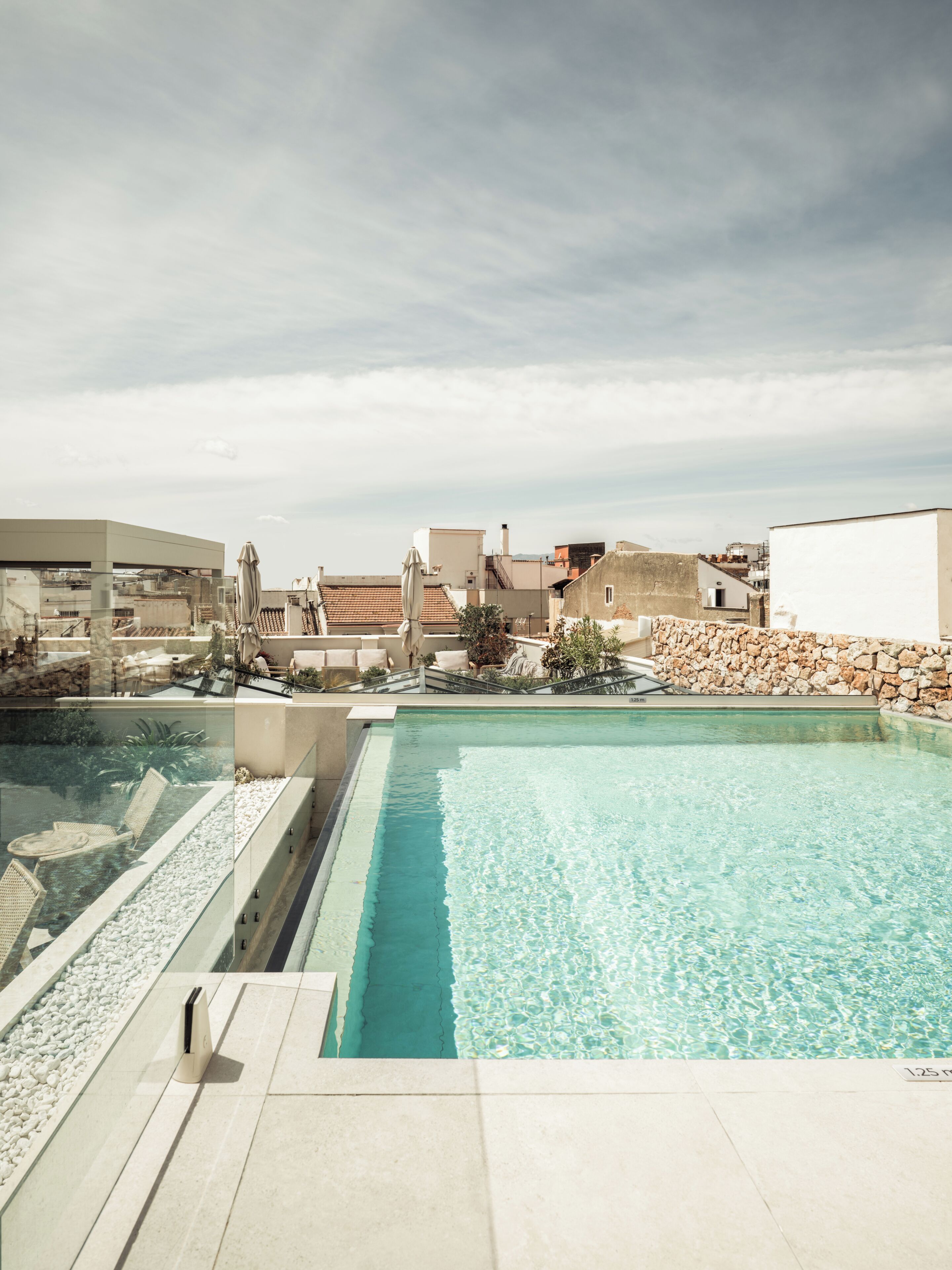 Outdoor pool, pool loungers