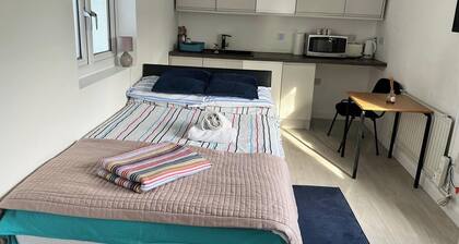 Cozy Studio in Dagenham, London