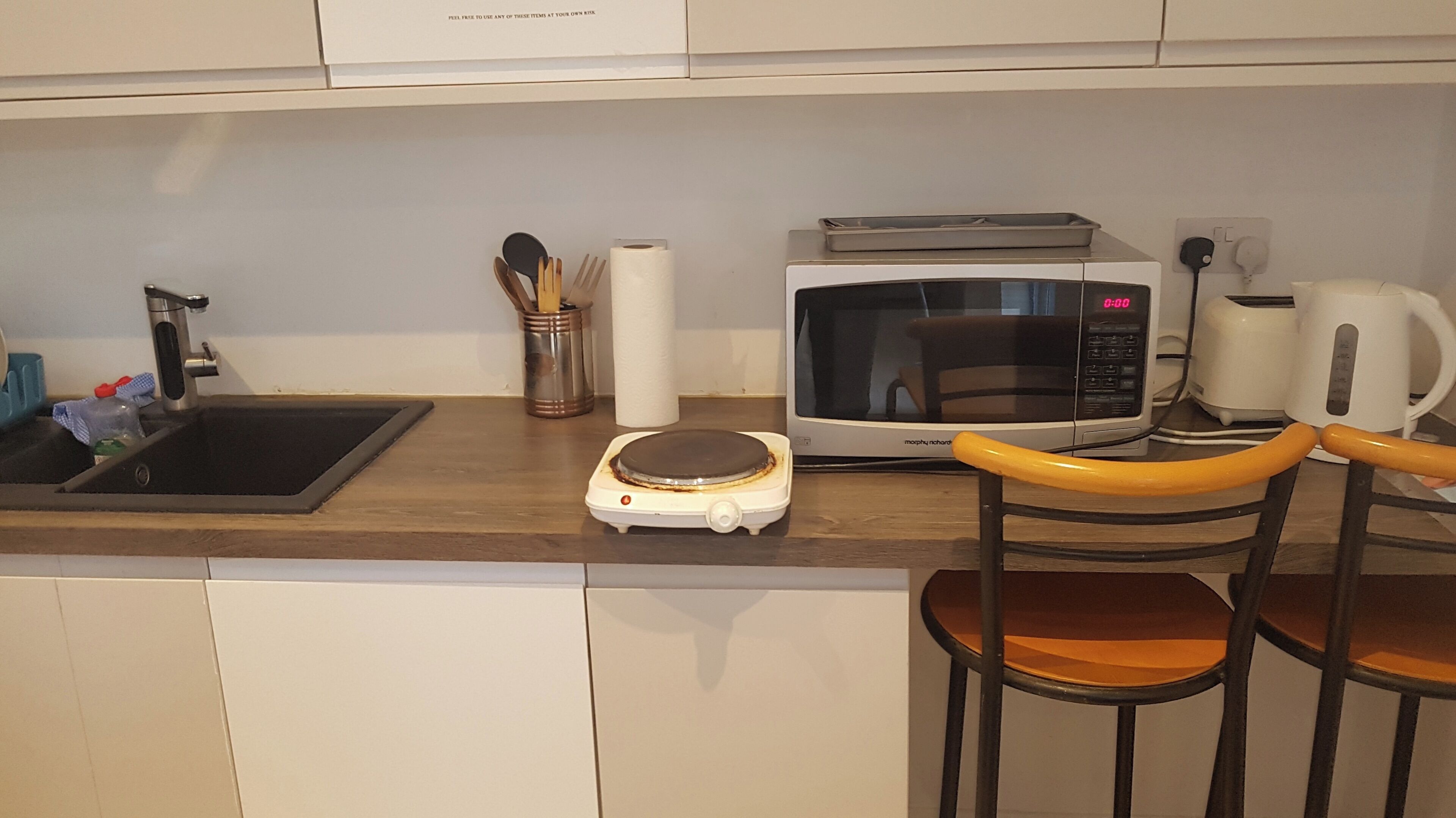 Studio | Private kitchen | Fridge, microwave, stovetop, electric kettle