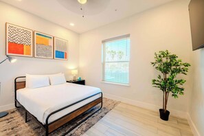 3 habitaciones, tabla de planchar con plancha, cuna de viaje y wifi 