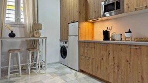 Kaffetrakter/tekoker, kjøleskap, mikrobølgeovn og ovn