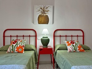 3 chambres, fer et planche à repasser, Wi-Fi gratuit, draps fournis