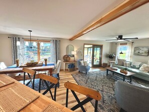 Smart TV, fireplace - VT at its best! Near hiking trails, museums & colleges. (Bennington)