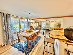 Dining - VT at its best! Near hiking trails, museums & colleges. (Bennington)