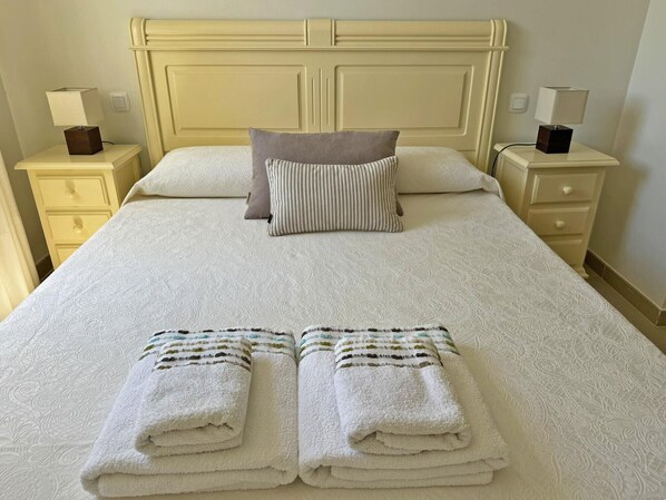 3 bedrooms, iron/ironing board, free WiFi, bed sheets