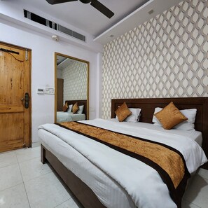 Soundproofing, free WiFi, bed sheets - Hotel Royal Afghan (New Delhi)
