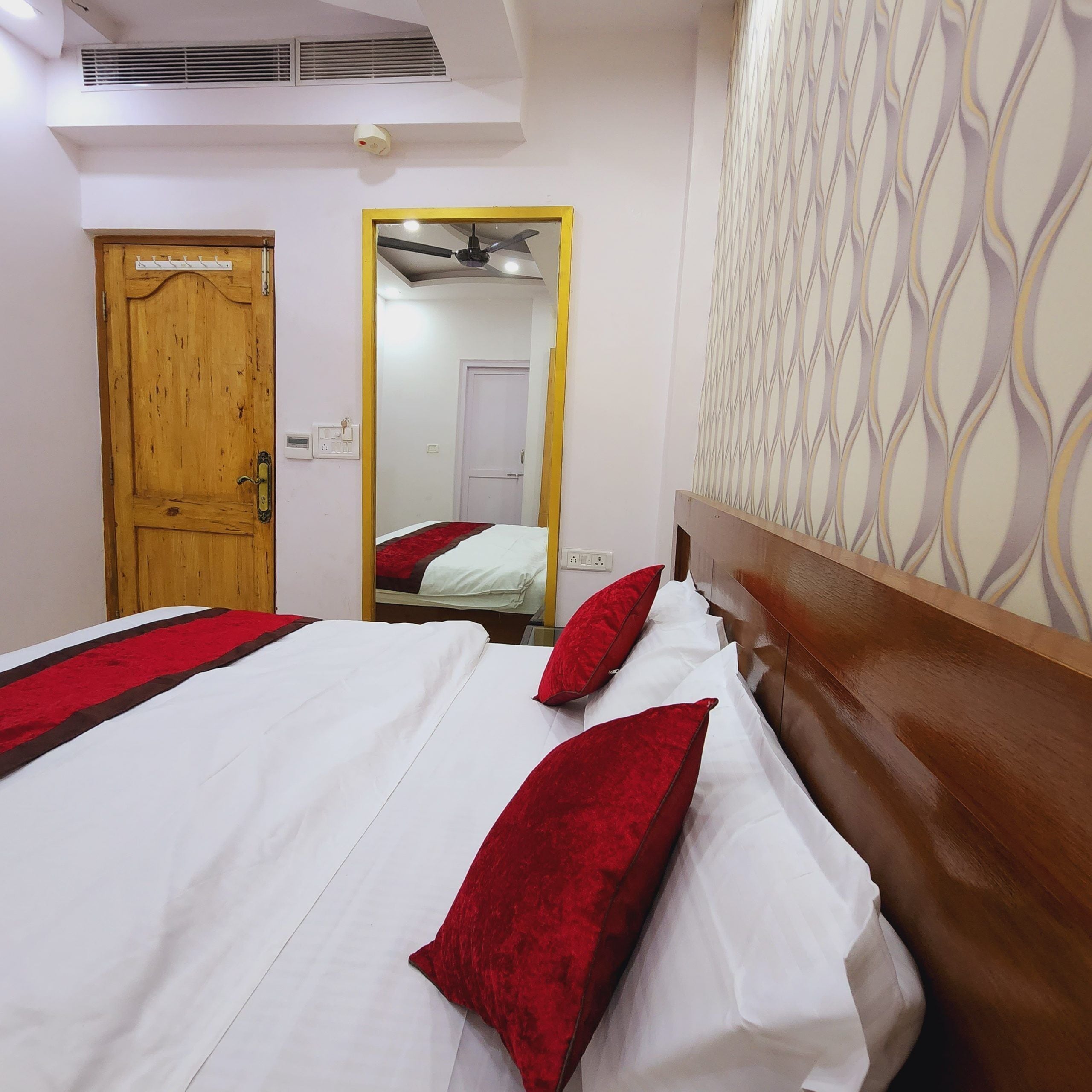 防音設備、WiFi (無料)、ベッドシーツ