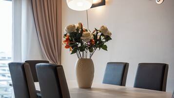 Apartment, Balkon, Stadtblick | Wohnbereich