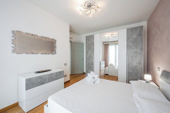 Apartment, Balcony, City View