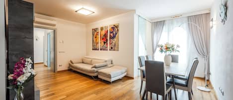 Apartment, Balcony, City View | Living area