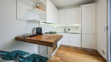 Apartment, Balcony, City View | Private kitchen