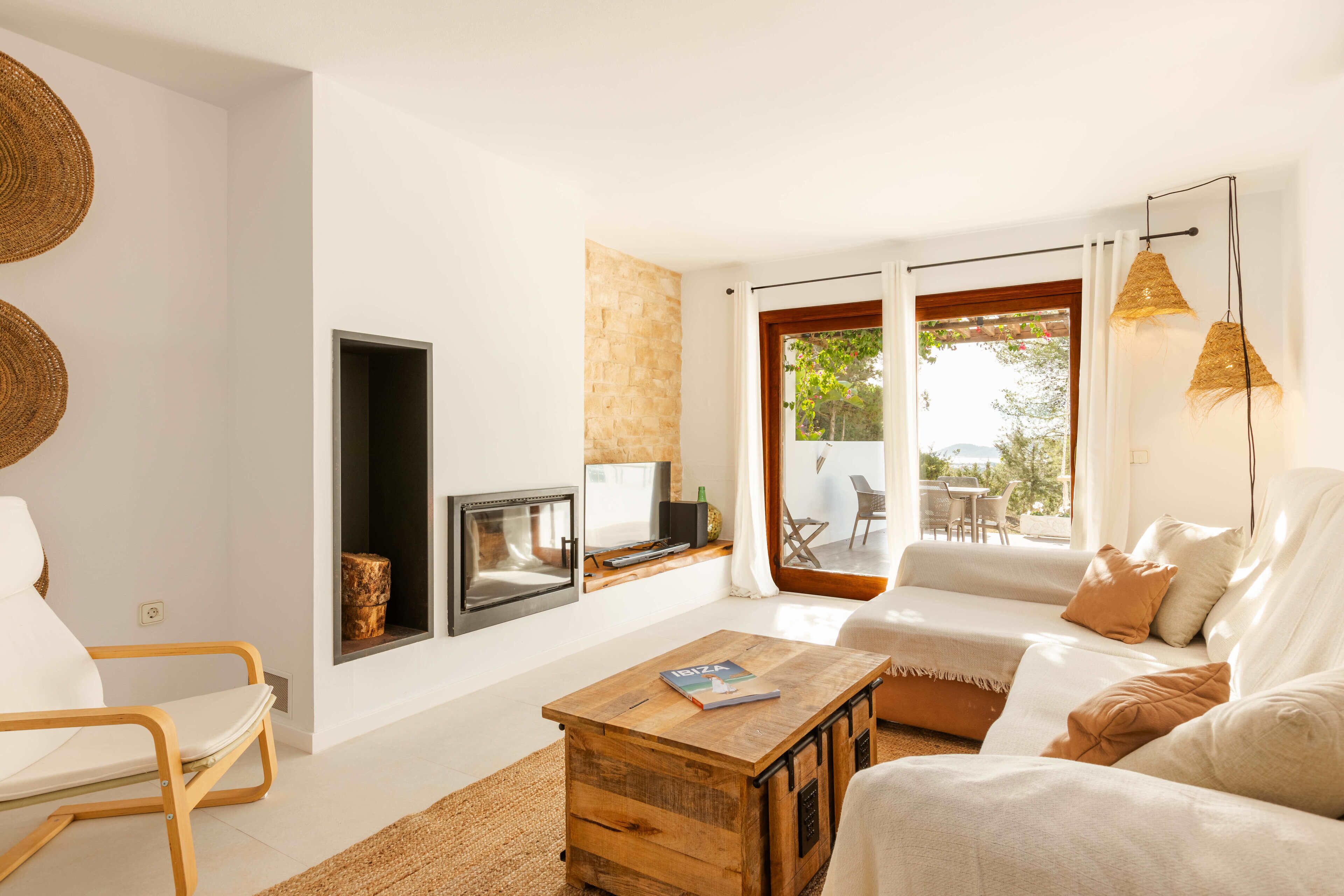 Televisie en een open haard