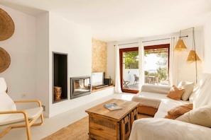 TV, fireplace