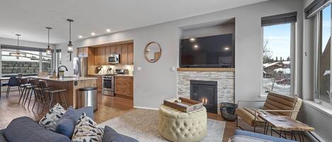 Smart TV, fireplace, stereo