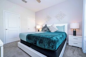 4 bedrooms, iron/ironing board, travel cot, WiFi - 460 Modern 4Bd Townhome w/ Private Pool (Davenport)