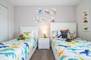 4 bedrooms, iron/ironing board, travel cot, WiFi - 460 Modern 4Bd Townhome w/ Private Pool (Davenport)