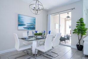 Dining - 460 Modern 4Bd Townhome w/ Private Pool (Davenport)