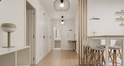 10 minutes from the beach! 10 minutes walk to the center.bright and quiet.