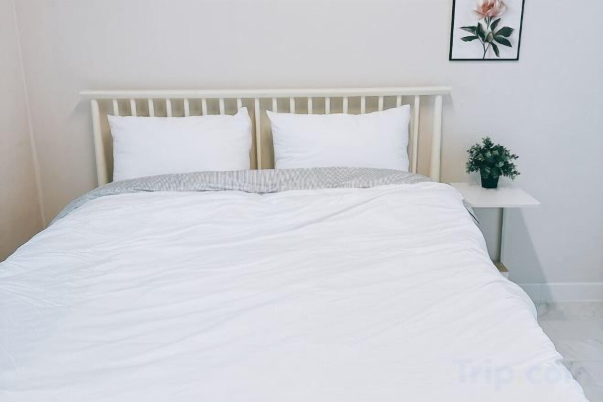 Premium bedding, blackout drapes, WiFi (free), individually decorated