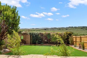 開放式客房 | 4 間睡房、書桌