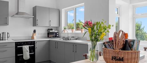 Studio | 4 slaapkamers, een bureau