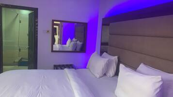 2 bedrooms, in-room safe, desk, iron/ironing board