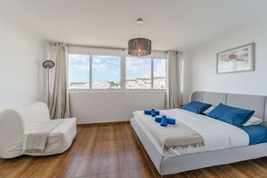 4 chambres, bureau, Wi-Fi, draps fournis