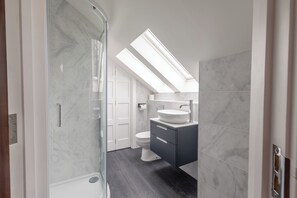 Deluxe Cottage | Bathroom | Towels - Birdsong Cottage - North East Escapes (Belford)