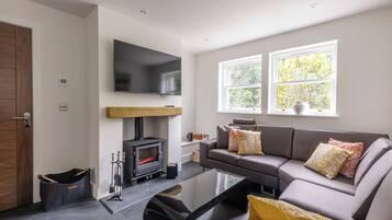 Deluxe Cottage | Living room | 40-inch LED TV with digital channels, Netflix, streaming services