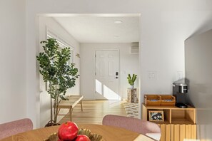Dining - The Chic Retreat - Nestled in Cedar Mill (Portland)