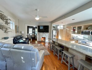 Interior - Historic Annapolis Treasure (Annapolis)