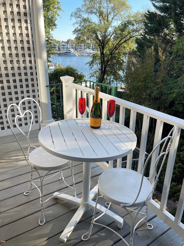 Outdoor dining - Historic Annapolis Treasure (Annapolis)