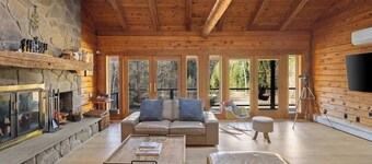 The Dover Hideaway | Hot Tub & Close to Mt. Snow