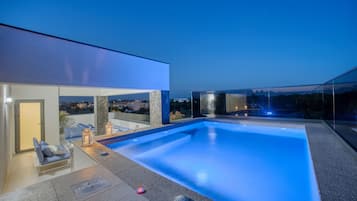 2 outdoor pools, a heated pool, pool umbrellas, pool loungers