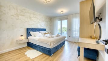 Deluxe Villa, Sea View | 4 bedrooms, iron/ironing board, free WiFi, bed sheets