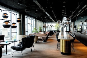 Bar (trong khuôn viên)