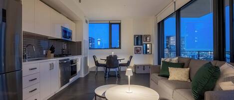 Una televisión, una oficina