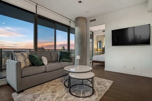 TV, offices - 22 FL w Tower Views! FREE Banff Pass • Gym • Wine • Summer Outdoor Pool! (Calgary)