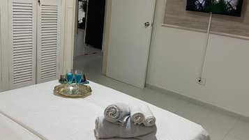 Room | Free WiFi, bed sheets