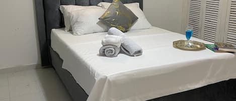 Room | Free WiFi, bed sheets