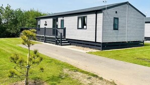 Exterior - Coastal Chalet Retreat in Mablethorpe (Mablethorpe)