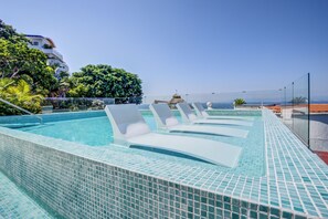 Een verwarmd zwembad